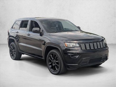 Used 2018 Jeep Grand Cherokee Altitude AWD/4WD image 3