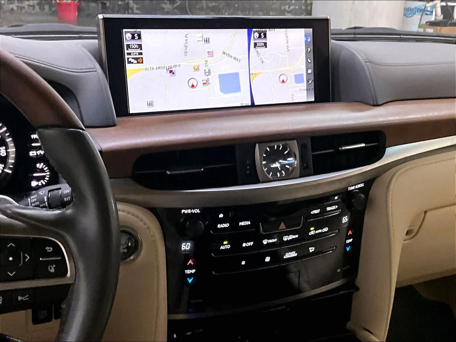 Used 2019 Lexus LX 570 4WD w/ Luxury Package image 10