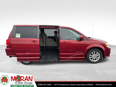 Used 2015 Dodge Grand Caravan SXT image 33