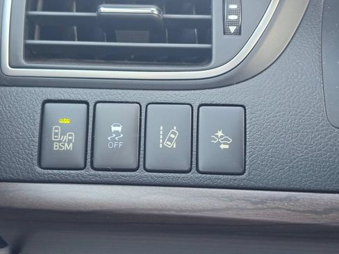 Used 2016 Toyota Camry XLE w/ Advanced Technology Package FWD image 16