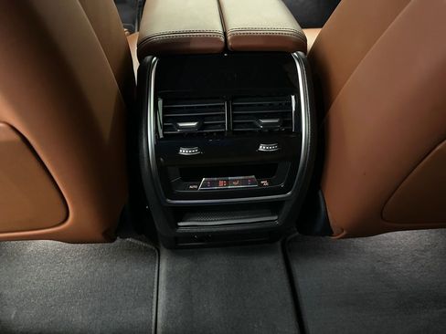 Used 2025 BMW X7 M60i w/ M Sport Professional Package AWD/4WD image 17