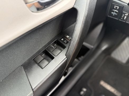 Used 2017 Toyota Corolla LE w/ Carpet Mat Package (TMS) FWD image 21