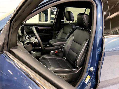 Used 2025 Buick Enclave Preferred image 10