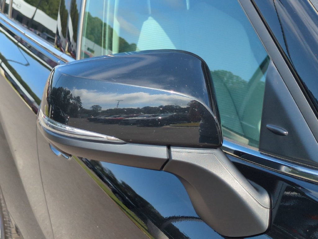 Used 2020 Toyota Highlander LE FWD image 11