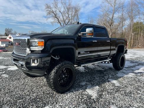 Used 2019 GMC Sierra 3500 Denali w/ Duramax Plus Package image 3