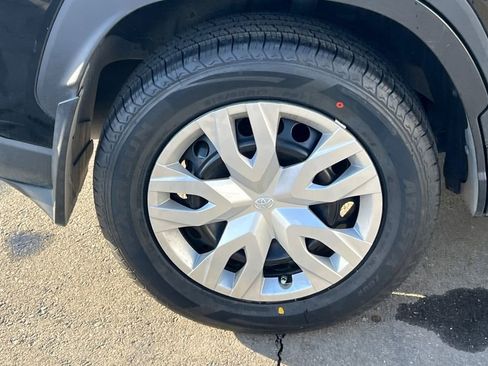 Certified 2023 Toyota Corolla Cross L image 5