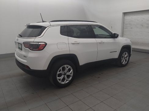 Used 2025 Jeep Compass Latitude AWD/4WD image 10