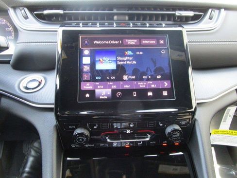 New 2025 Jeep Grand Cherokee Altitude image 16