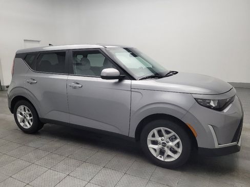 Used 2025 Kia Soul LX image 11