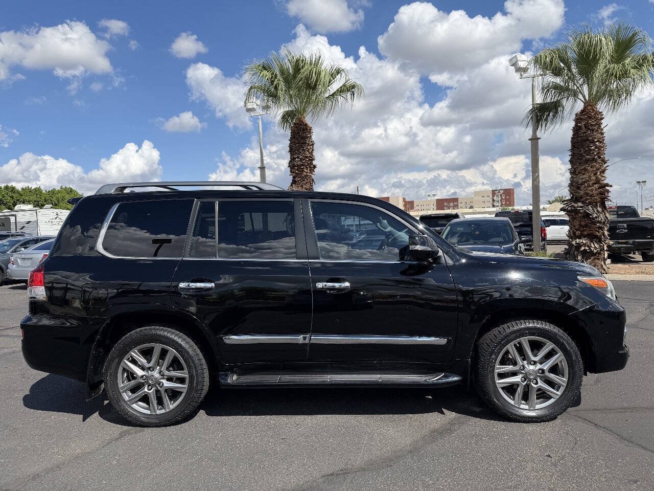 Used 2014 Lexus LX 570 4WD image 3