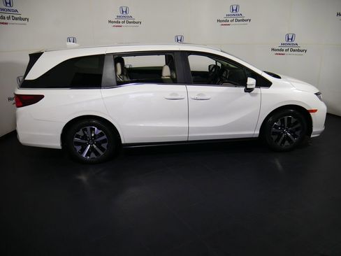 New 2026 Honda Odyssey EX-L image 3