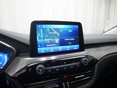 Used 2022 Ford Escape Titanium w/ Class II Trailer Tow Package image 6