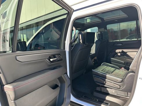 Used 2025 GMC Yukon XL AT4 Ultimate image 16