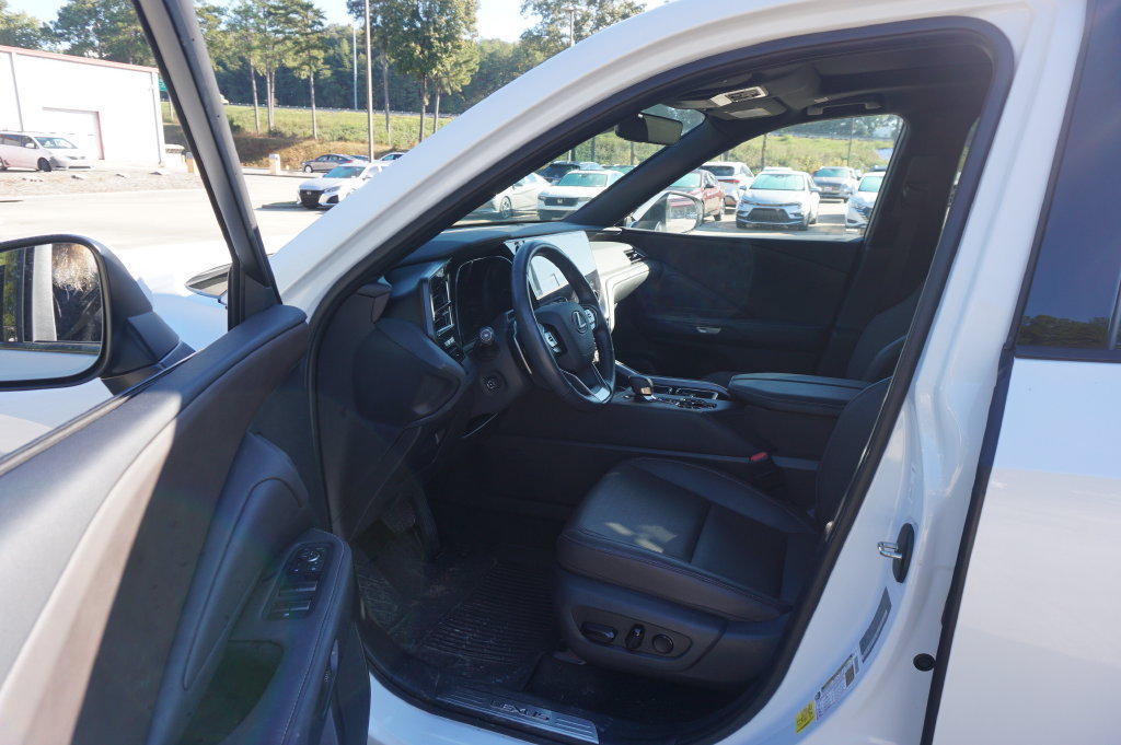 Used 2025 Lexus TX 350 AWD w/ Technology Package image 2