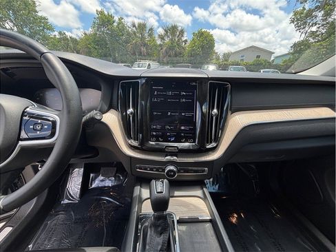 Used 2021 Volvo XC60 T6 Inscription AWD/4WD image 11