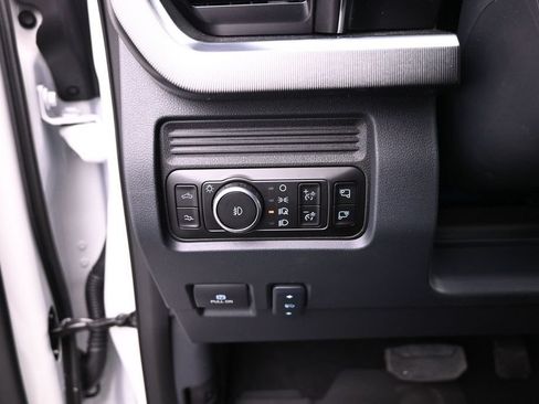 New 2026 Ford F350 Platinum w/ Tremor Off-Road Package AWD/4WD image 25
