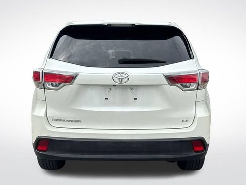 Used 2015 Toyota Highlander LE FWD image 4