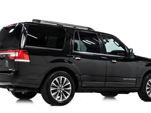 Used 2015 Lincoln Navigator 2WD image 3
