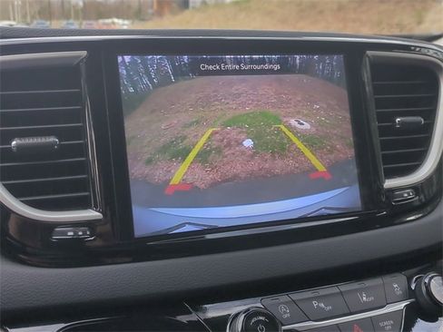 Used 2024 Chrysler Pacifica Touring-L image 37