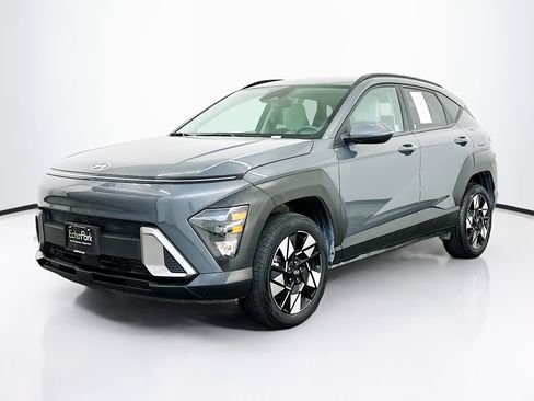 Used 2025 Hyundai Kona SEL image 3