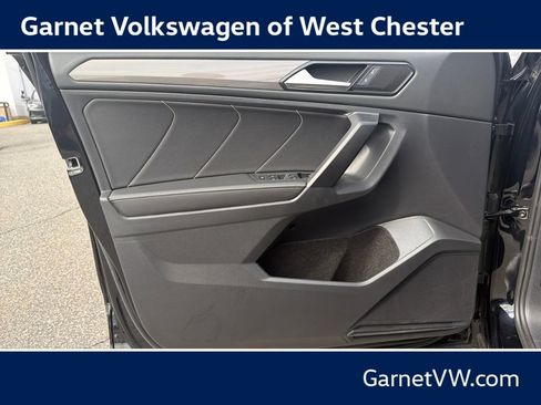 Certified 2023 Volkswagen Tiguan SE w/ Panoramic Sunroof Package AWD/4WD image 11