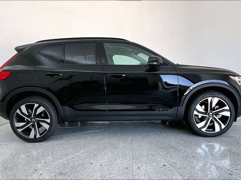 New 2026 Volvo XC40 B5 Ultra w/ Protection Package Premier AWD/4WD image 7
