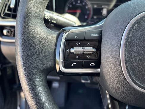 Used 2022 Kia Sorento LX FWD image 11