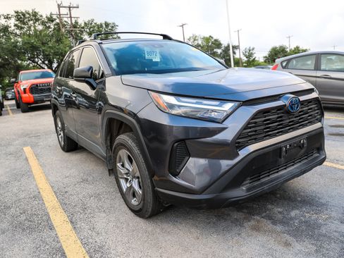 Certified 2024 Toyota RAV4 LE AWD/4WD image 6