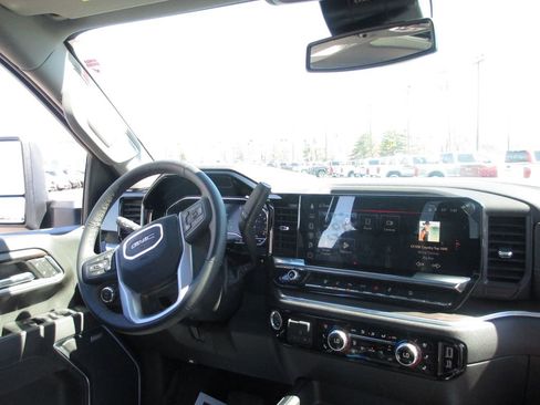Used 2025 GMC Sierra 3500 SLT w/ SLT Premium Package image 31