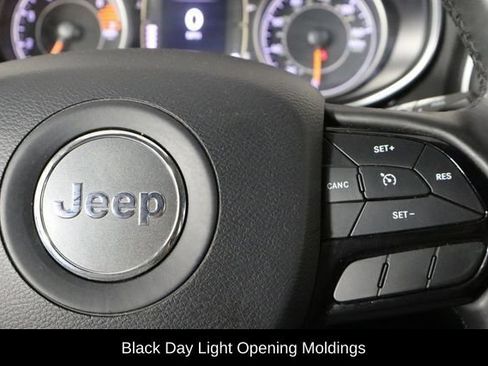 Used 2019 Jeep Cherokee Latitude Plus AWD/4WD image 21