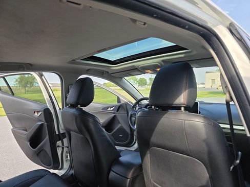 Used 2014 MAZDA MAZDA3 s Grand Touring w/ Technology Package FWD image 17