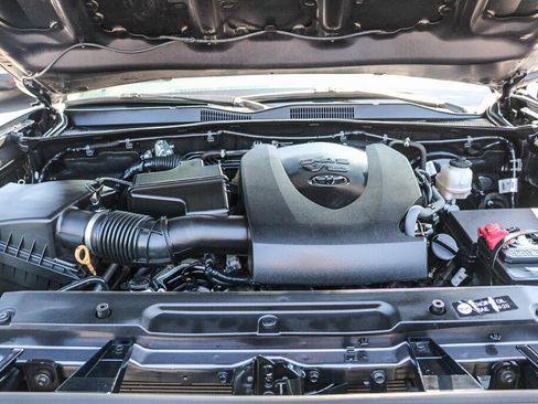 Used 2019 Toyota Tacoma SR5 RWD image 18