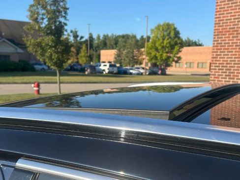 Used 2019 Bentley Bentayga image 41