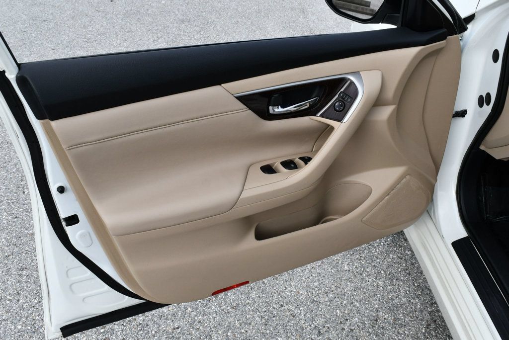 Used 2015 Nissan Altima 2.5 SL w/ Moonroof Package FWD image 11
