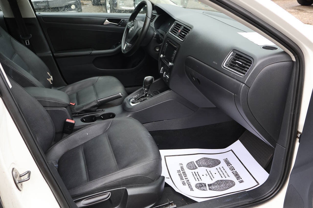 Used 2011 Volkswagen Jetta SE FWD image 18