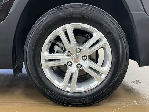 Used 2024 GMC Terrain SLE FWD image 12
