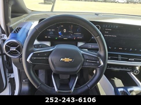 Used 2025 Chevrolet Equinox EV LT image 5