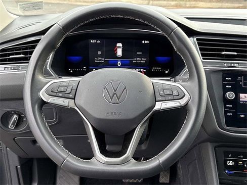 Used 2022 Volkswagen Tiguan SE image 19