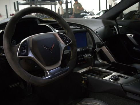 Used 2016 Chevrolet Corvette Z06 w/ 3LZ Preferred Equipment Group image 39