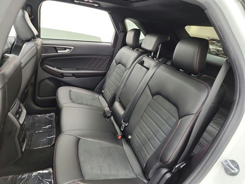 Used 2022 Ford Edge ST-Line AWD/4WD image 16