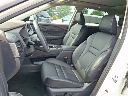 Certified 2023 Nissan Rogue SV w/ SV Premium B Package AWD/4WD image 16
