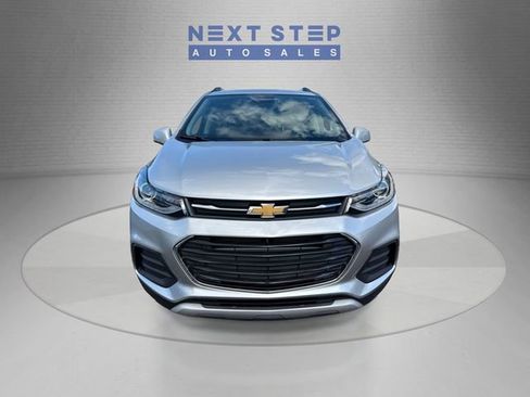 Used 2019 Chevrolet Trax LT w/ LT Convenience Package image 2