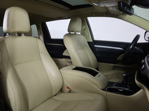 Used 2018 Toyota Highlander XLE image 32