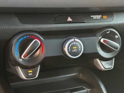 Used 2018 Kia Rio S image 19