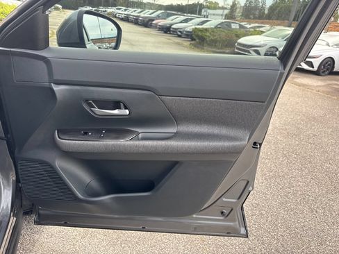 Used 2025 Nissan Kicks SV FWD image 14