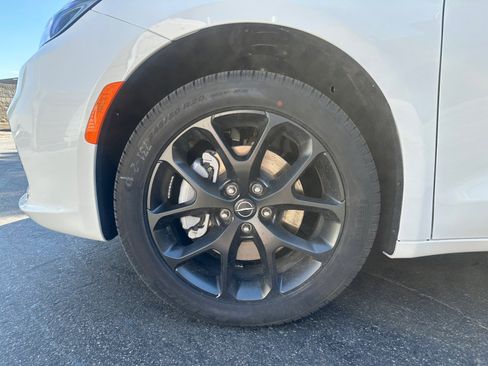 New 2026 Chrysler Pacifica Select w/ S Appearance Package AWD/4WD image 23