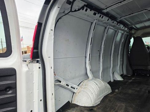 Used 2017 Chevrolet Express 2500 RWD image 34