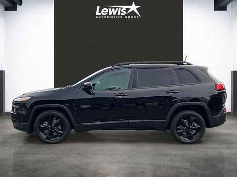 Used 2018 Jeep Cherokee Latitude w/ Altitude Package FWD image 2