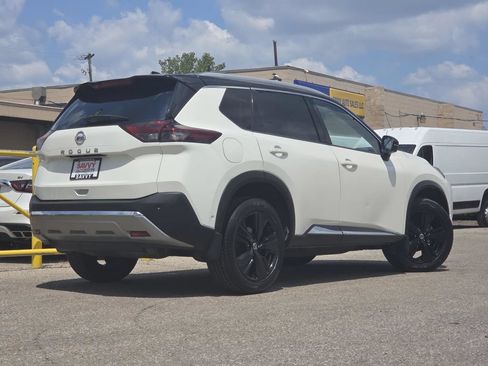 Used 2021 Nissan Rogue Platinum AWD/4WD image 16