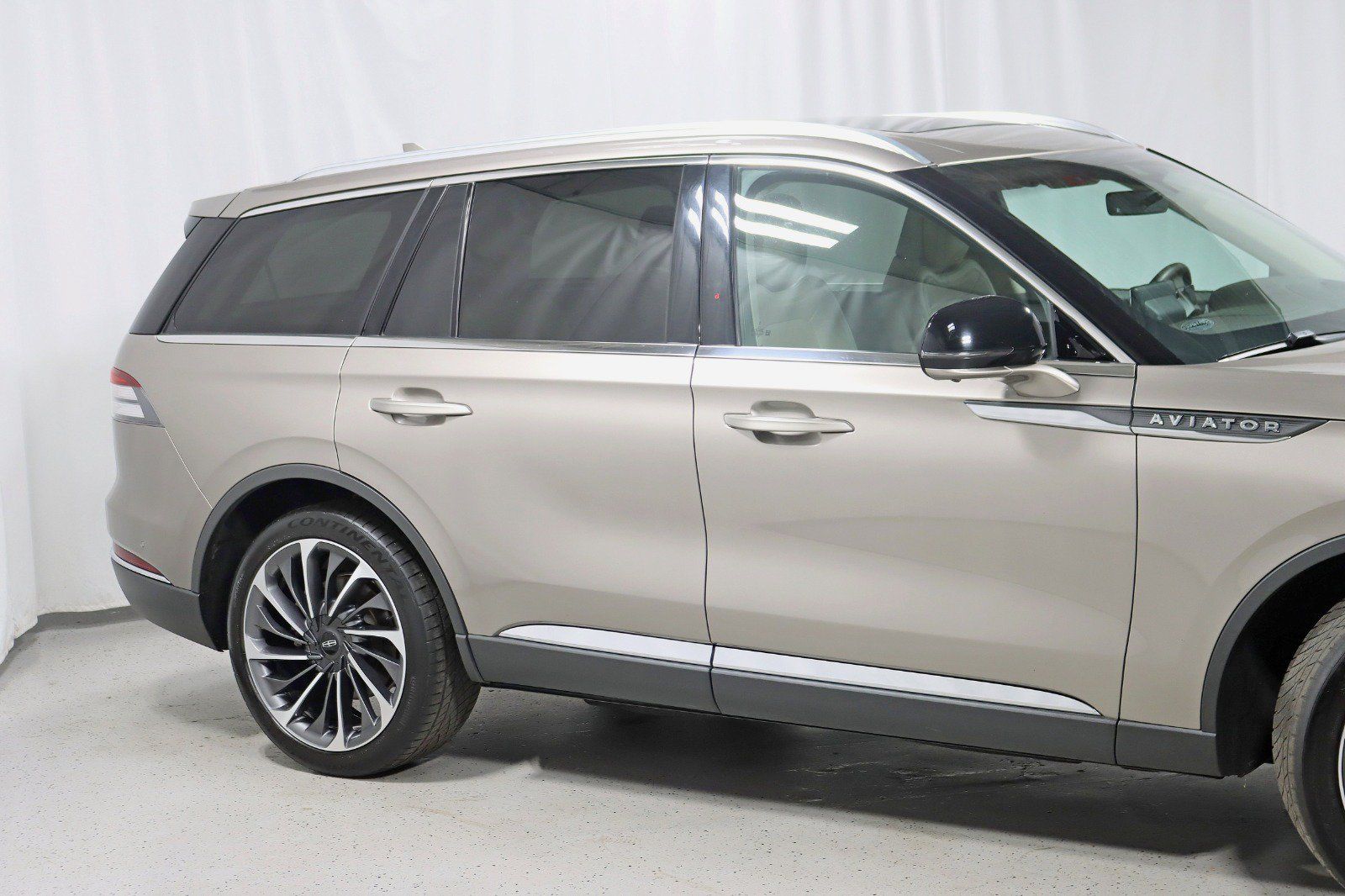 Used 2020 Lincoln Aviator Reserve w/ Equipment Group 202A AWD/4WD image 3